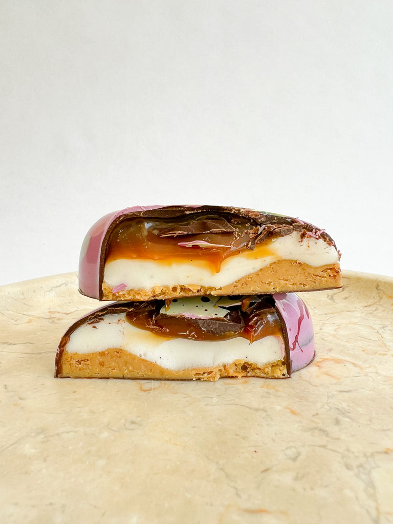 Crunchy marshmallow, caramel and hazelnut heart