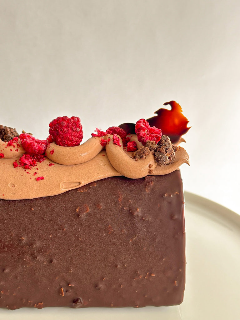 Tanariva chocolate & raspberry log